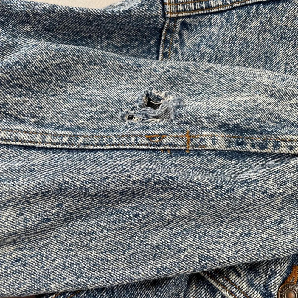 Vintage Levi's Denim Jacket Distressed‎ Trucker Mens Stonewash Blue Distressed - Picture 4 of 11
